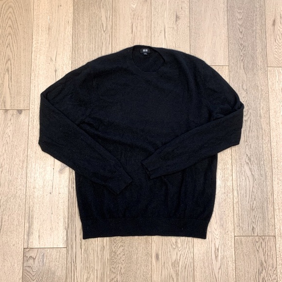 Uniqlo Men’s Cashmere Crewneck - Picture 2 of 4